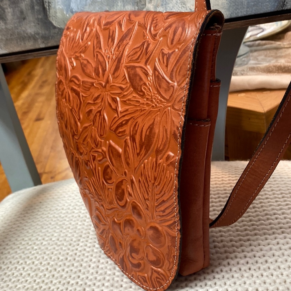 *SOLD*Patricia Nash Granada Floral Crossbody In Dusty Rose - Picture 3 of 15